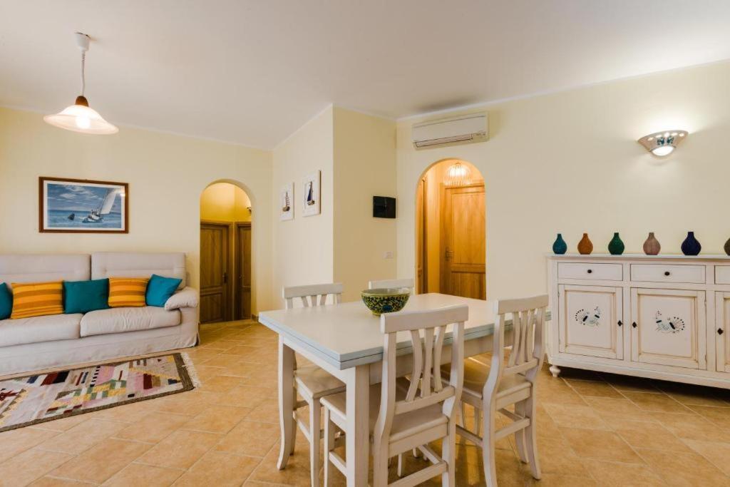 Villa Le Perle Di Golfo Aranci Exterior foto